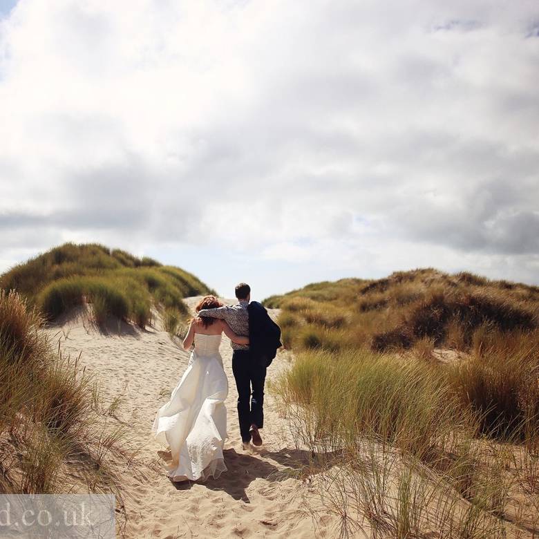 documentary and relaxed natural wedding photography