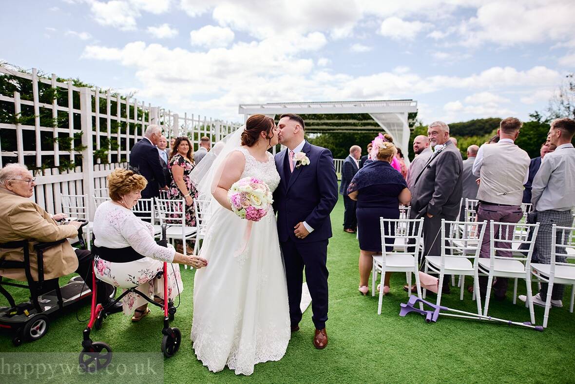 summer wedding at Ridgeway Golf Club in Caerphilly