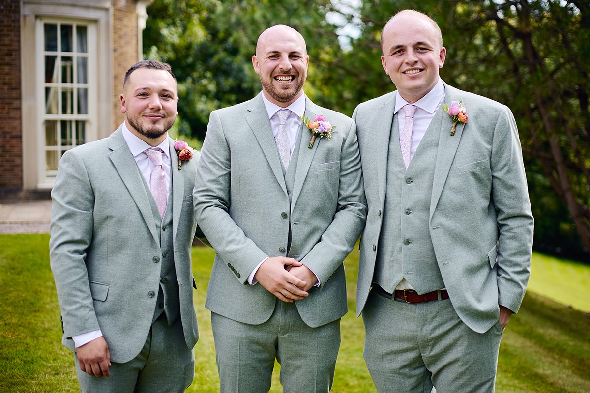 Best De Courceys Manor wedding photographers