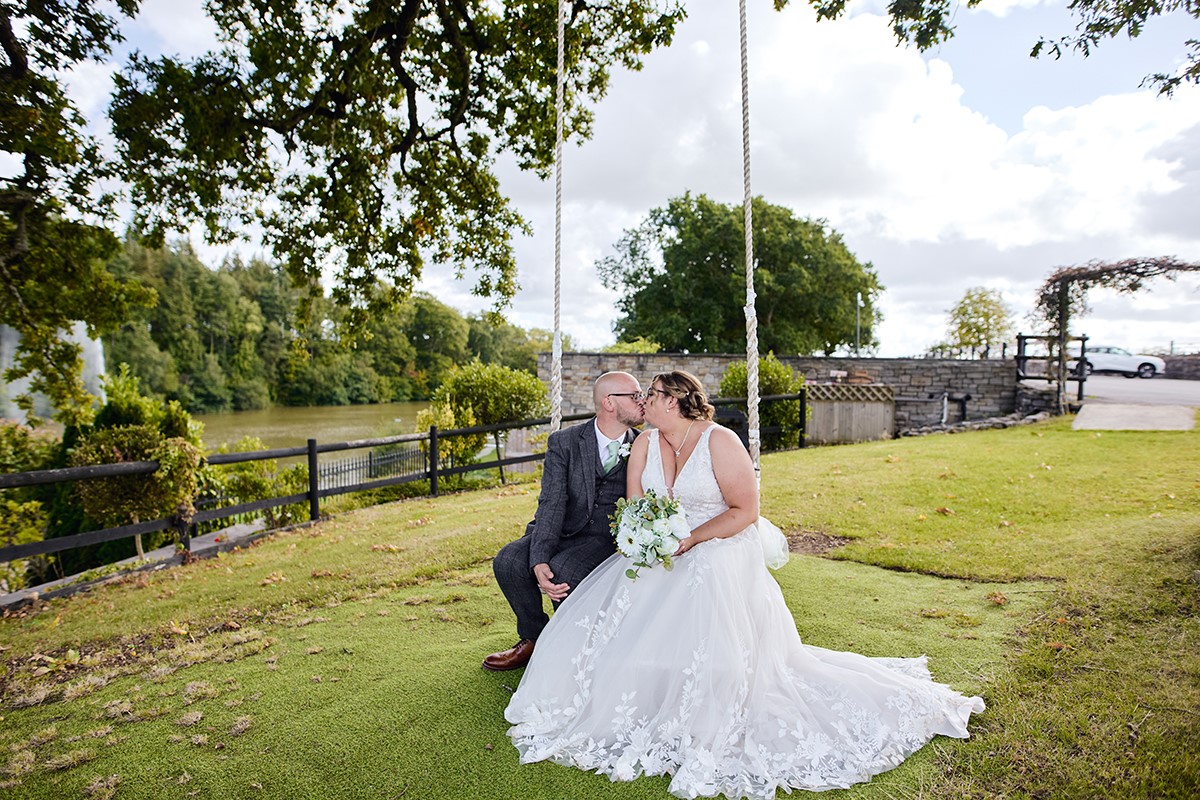 Canada lodge and lake wedding photographer
