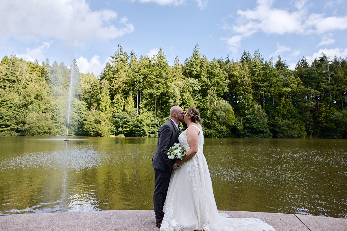 Canada lodge and lake wedding photographer