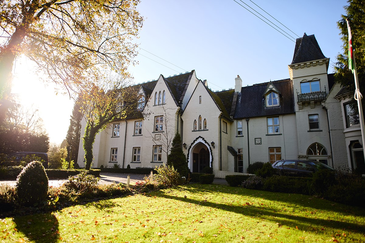 The Glen Yr Afon House Hotel