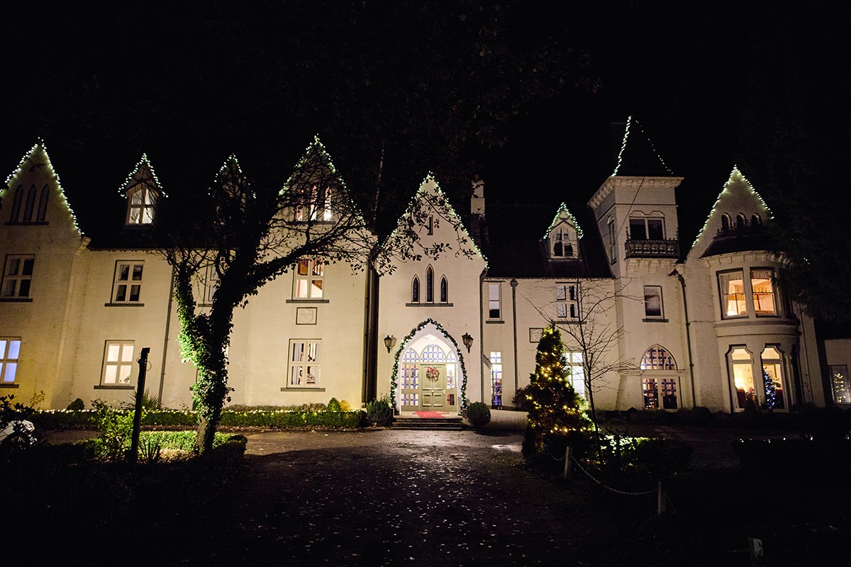 The Glen Yr Afon House Hotel Christmas lights outside