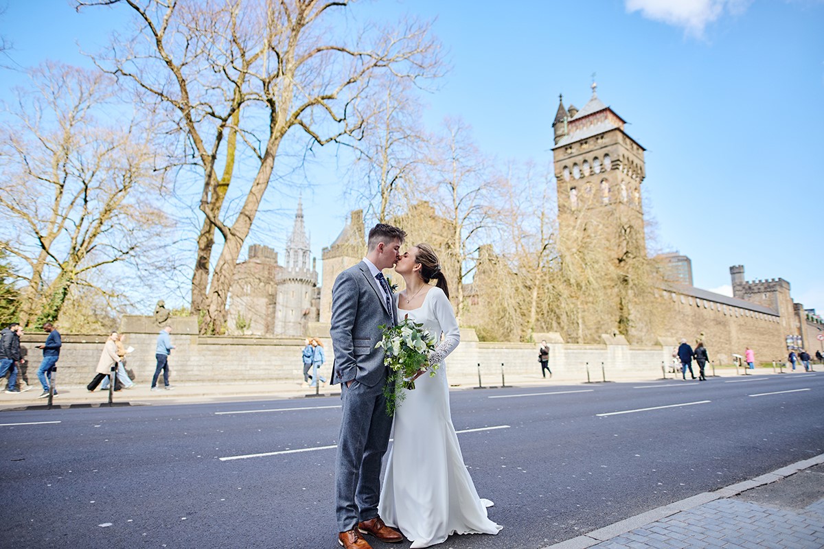 Cardiff Castle newlyweds portraits